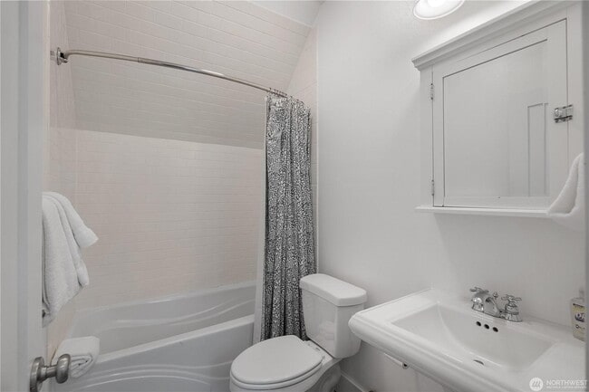 Building Photo - 31 Sellwood Ln