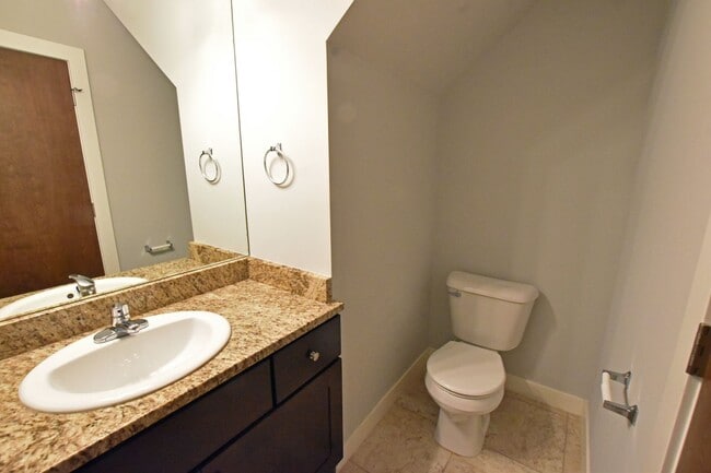 Building Photo - Shelby Township Townhouse -3 Bedrooms, 2.5 Baths, 2-Car attached garage, 1885 SF