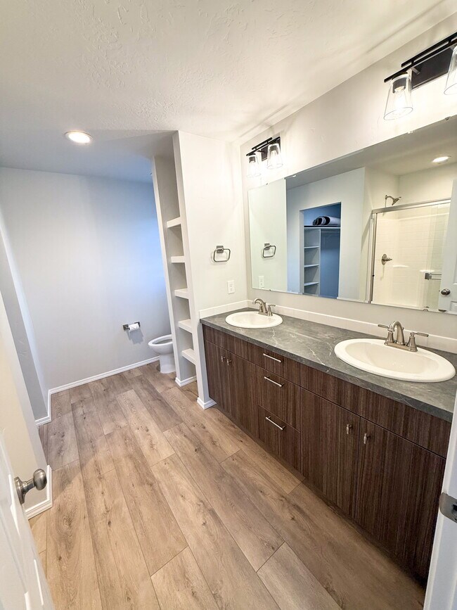 Building Photo - 1367 Silver Vly St