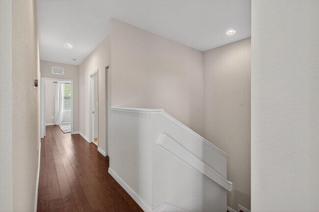 Building Photo - 130 Astor Cir