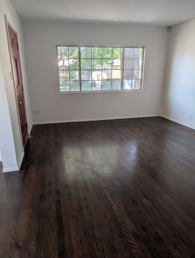 Building Photo - 14656 La Maida St