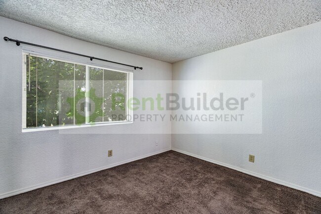 Building Photo - 6041 Sequoia Rd NW
