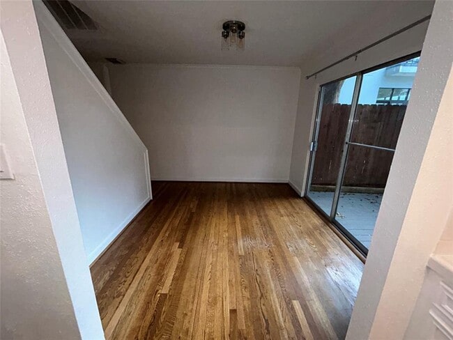 Building Photo - 4020 Blue Bonnet Blvd