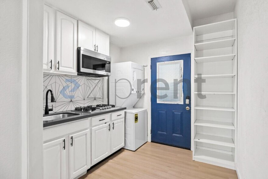 Building Photo - Unit A