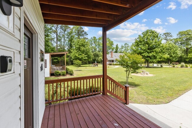 Building Photo - 2116 Las Flores Ln