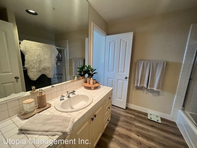 Building Photo - 2 br, 2 bath House - 4167 Warner Ave., #202