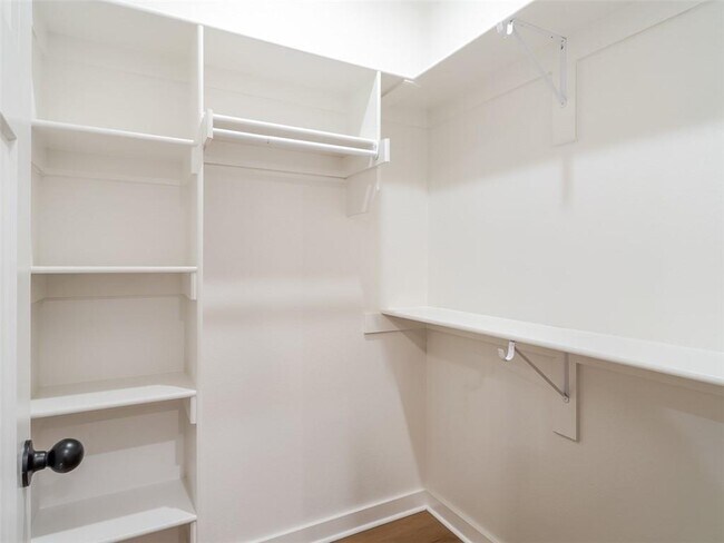 Building Photo - 511 Cosmos St