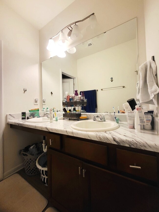 Building Photo - 366 Crandon Rd