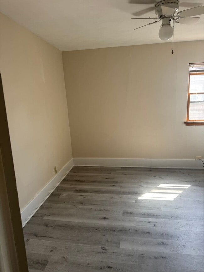 Building Photo - 1114 E 25th St