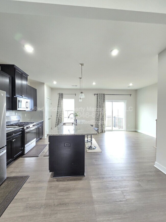 Building Photo - 9902 Oaklawn Blvd NW