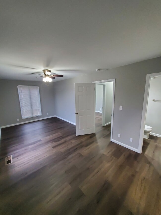Building Photo - 12 Pebble Ct