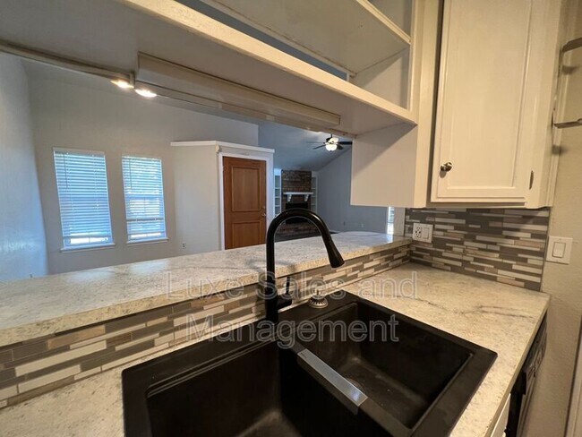 Building Photo - 2137 Goodrich Dr