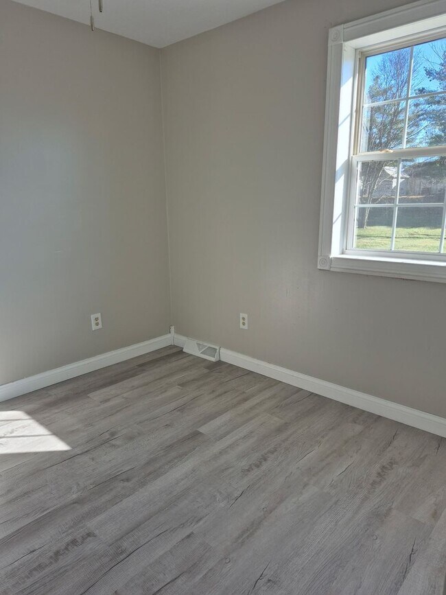 Building Photo - 2 Bedroom on Woebegona