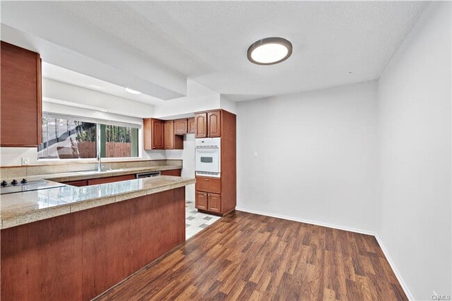 Building Photo - 329 Orizaba Ave
