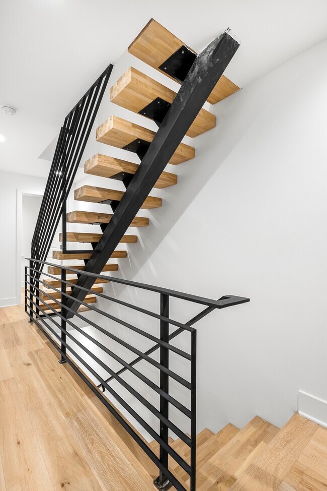 Building Photo - 1328 S 9th St