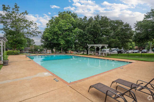 Building Photo - Uptown Apartments