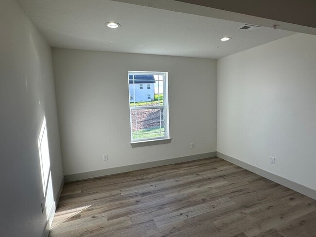 Building Photo - NEW CONSTRUCTION 5 Bed 3 Bath w/ Walk Out Basement Waynesville School District