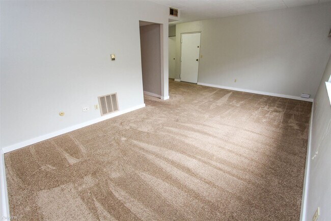 Building Photo - 2 br, 1 bath House - 204 Elliott Rd