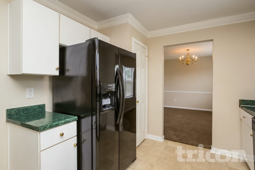 Building Photo - 3546 Riverview Club Dr