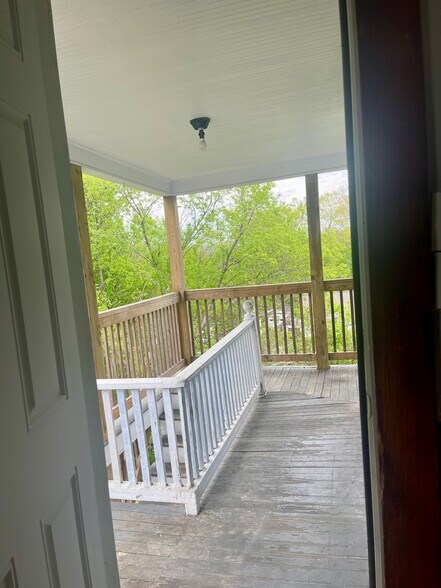 Primary Photo - 348 Rollstone St