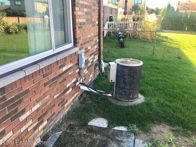 Building Photo - 37147 Evergreen Dr