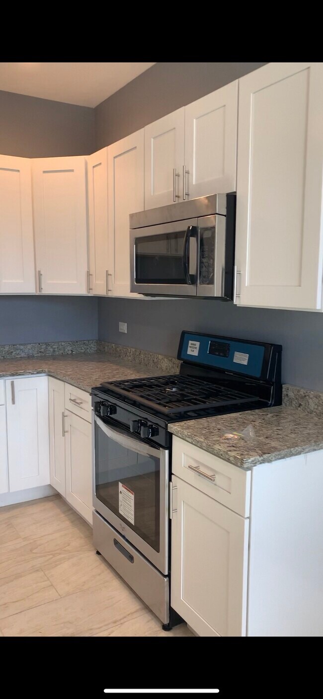 Building Photo - 7026 S Justine St