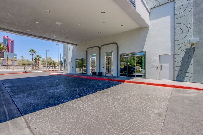 Building Photo - Absolutely stunning high rise loft at Metr...