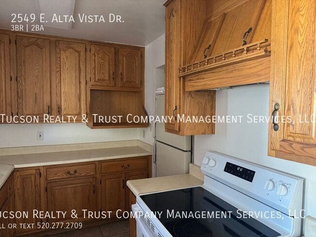 Building Photo - 2549 E Alta Vista St