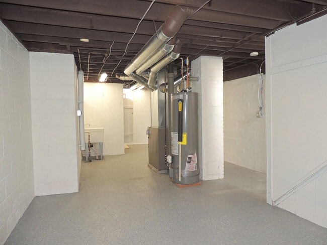 Building Photo - 4 Bed - 1.5 Bath Cape Cod for Rent in Eucl...