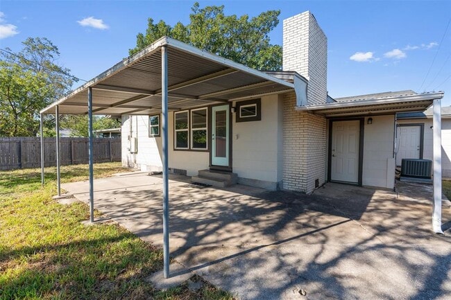 Building Photo - 8303 Lazy Ln