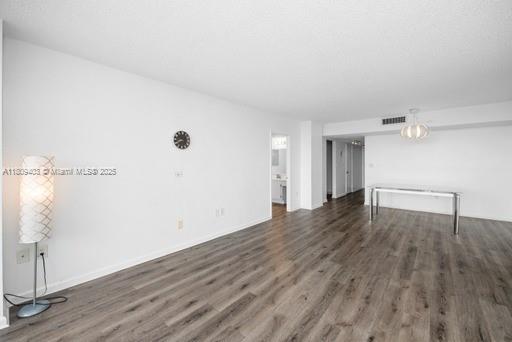 Building Photo - 20505 E Country Club Dr