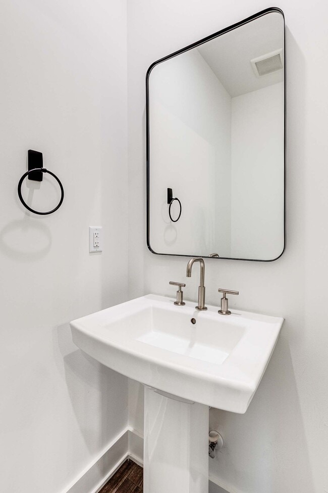 Building Photo - 1815 Gotham Ln NE