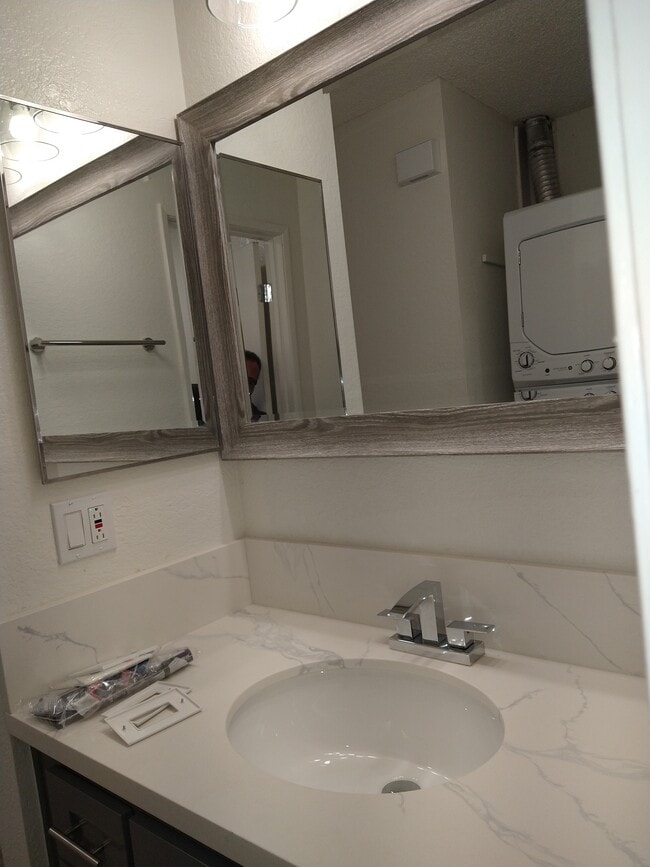 Building Photo - 7222 Melrose St