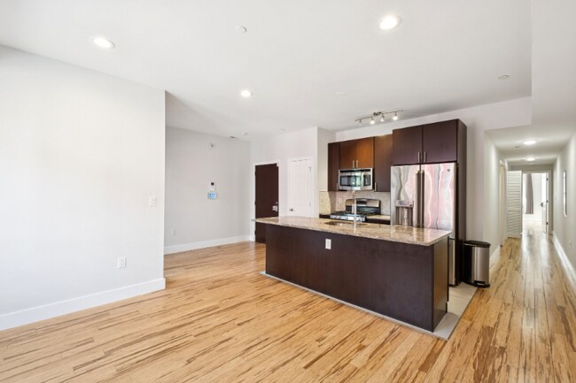 Building Photo - 902 N 16th St