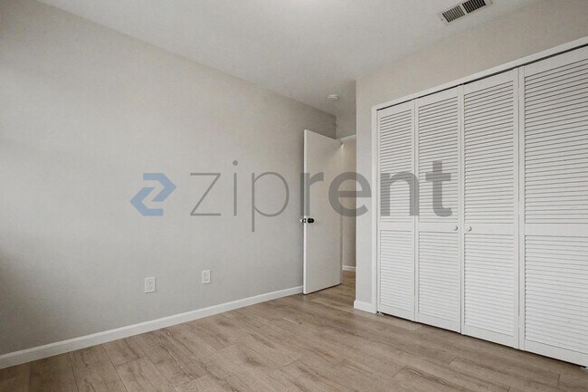 Building Photo - 2307 N Cirby Way