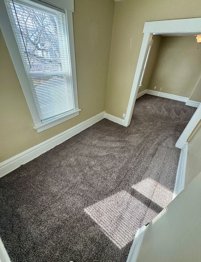 Building Photo - 2542 Glen Echo Dr