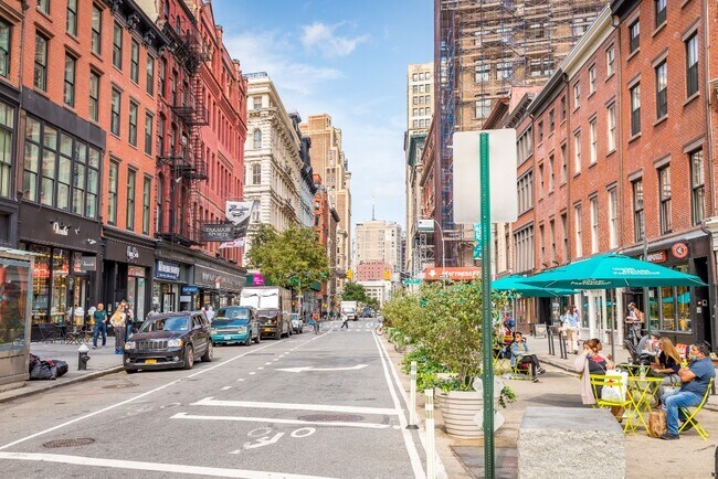 Building Photo - 96 Fifth Avenue