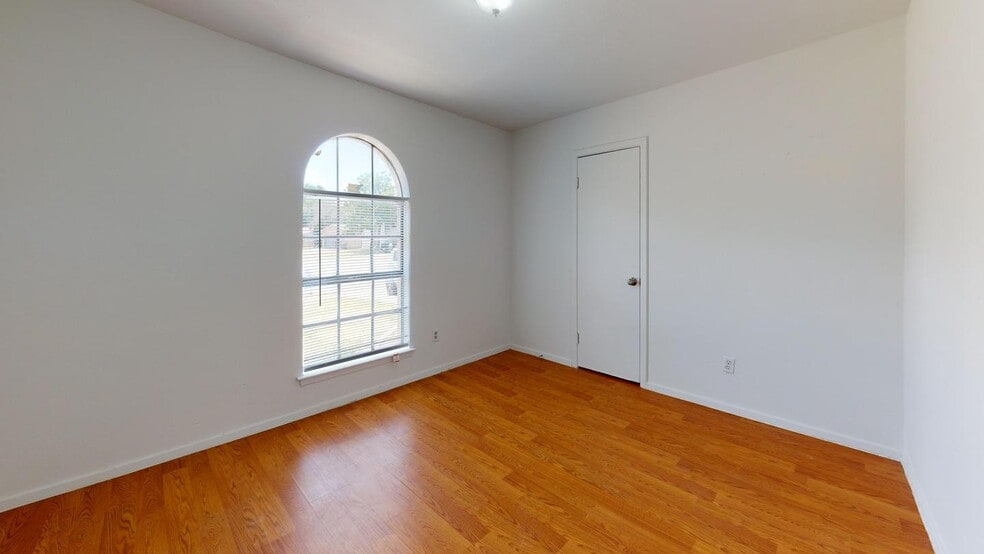 Building Photo - 1009 High Point Rd