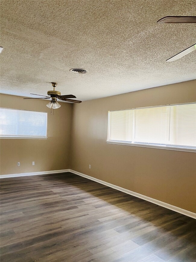 Building Photo - 1503 Bayou Dr