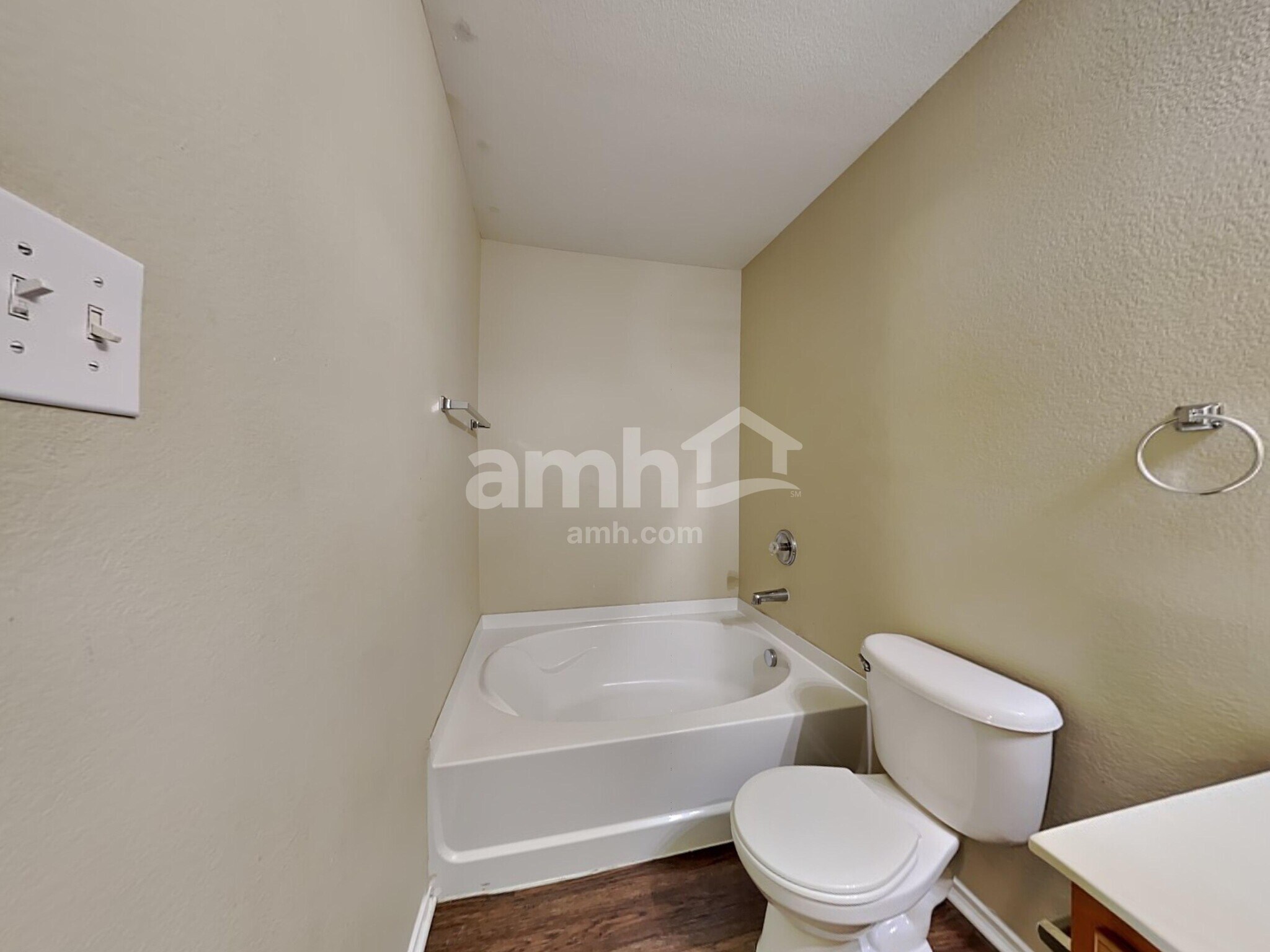 Building Photo - 1741 Trego Dr