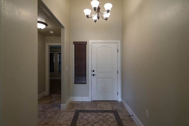 Building Photo - Pet Friendly-Beautiful 3 bed 2 bath home w...