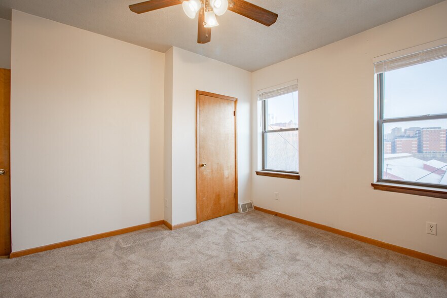 Building Photo - 413 E Carson St