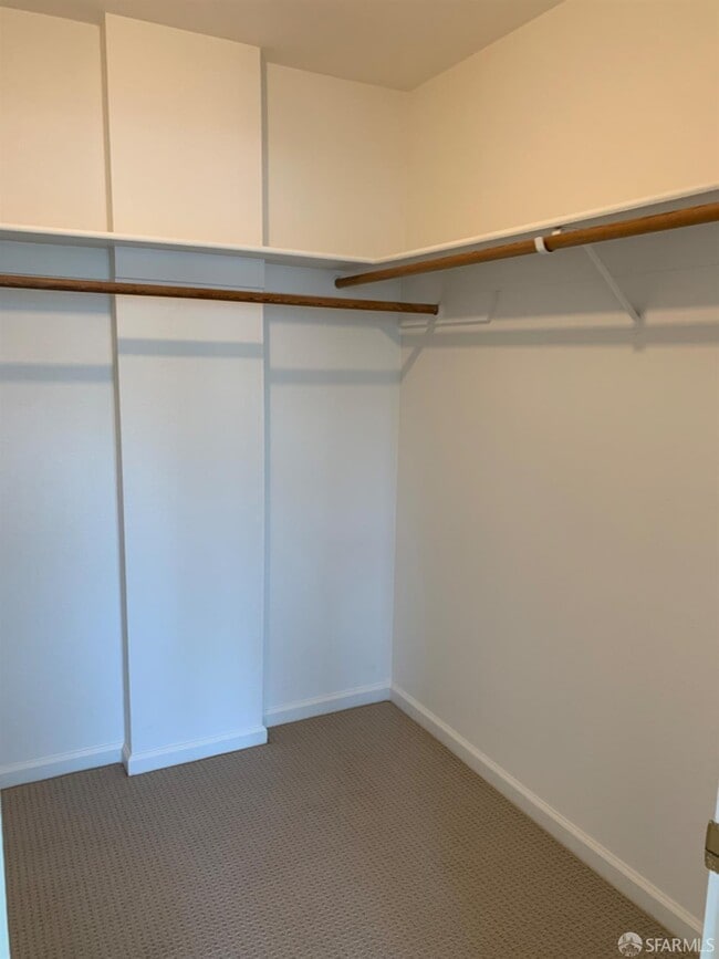 Building Photo - 550 S Van Ness Ave