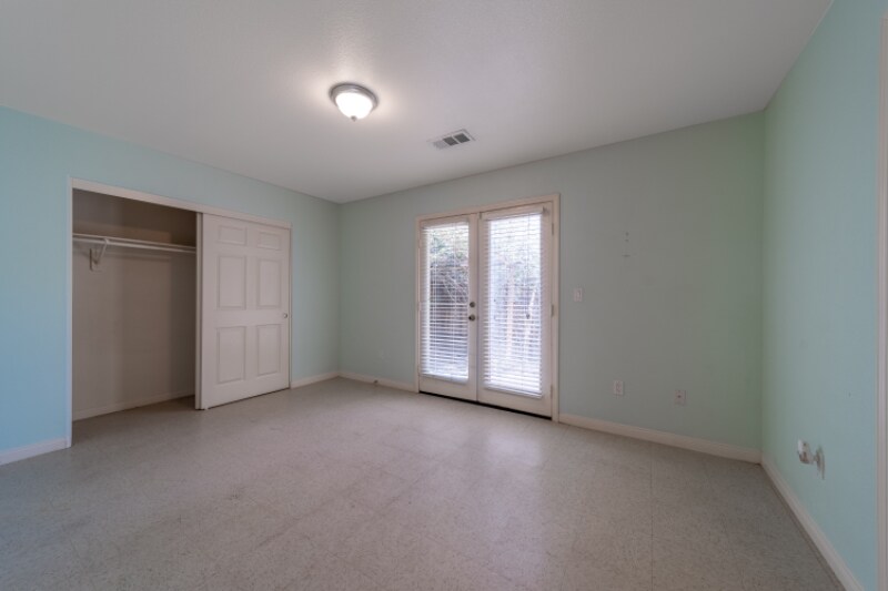 Building Photo - 730 Pine Ave