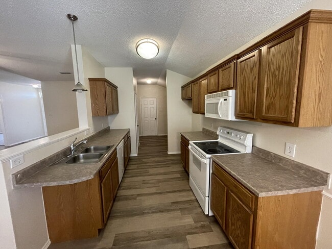 Building Photo - 1605 Kirby Ave