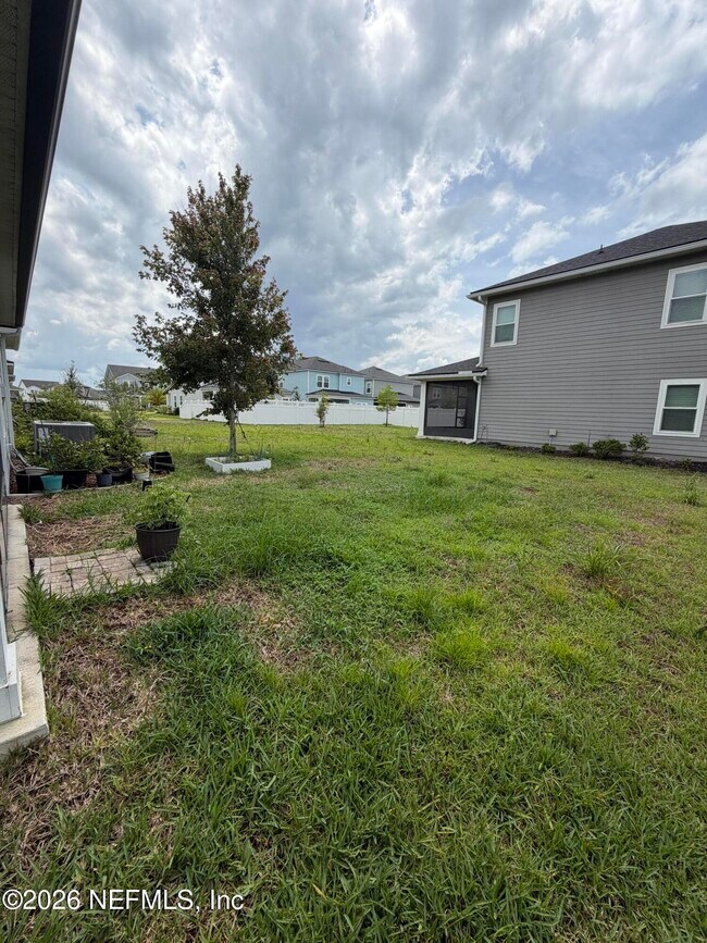 Building Photo - 70 Golden Fern Dr