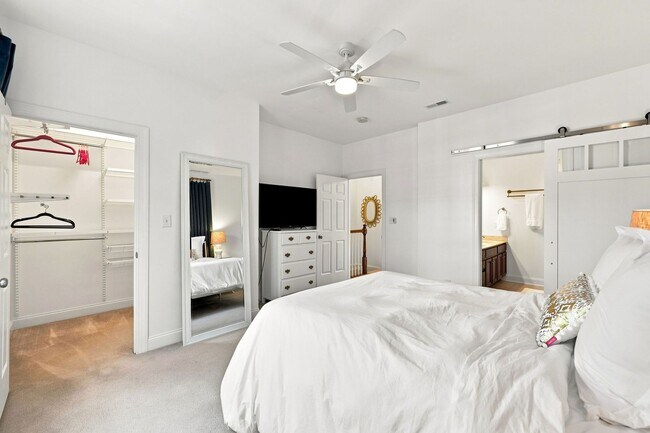 Building Photo - Fully Furnished Option Available | Modern End-Unit Townhome | Prime Raleigh Location