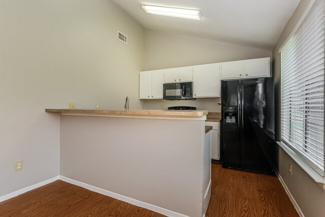 Building Photo - 12627 Day Hollow Ln