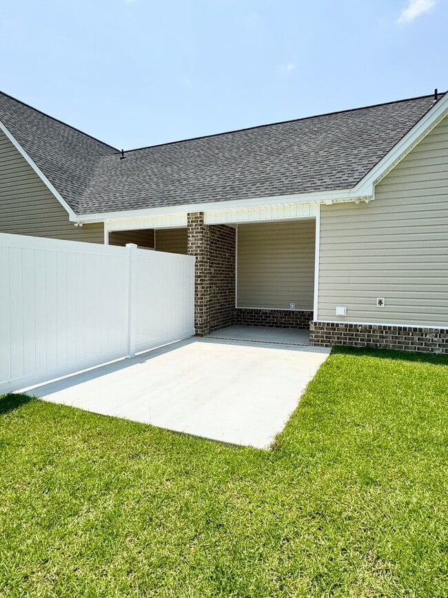 Building Photo - June availability! Brand New! Beautiful Fi...