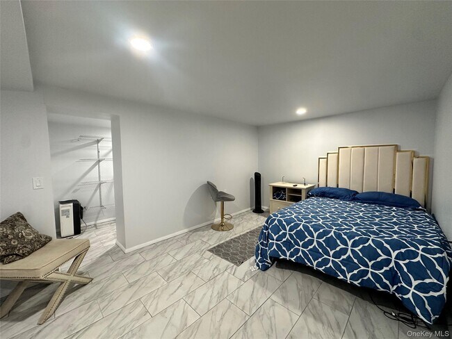 Building Photo - 245 Glenhill Ave